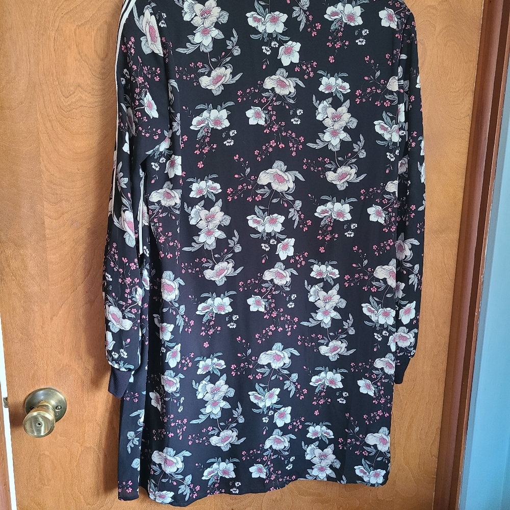 🦩3/$30 Love Reign Black Floral Long sleeve Dress - size medium NWT - Picture 6 of 6